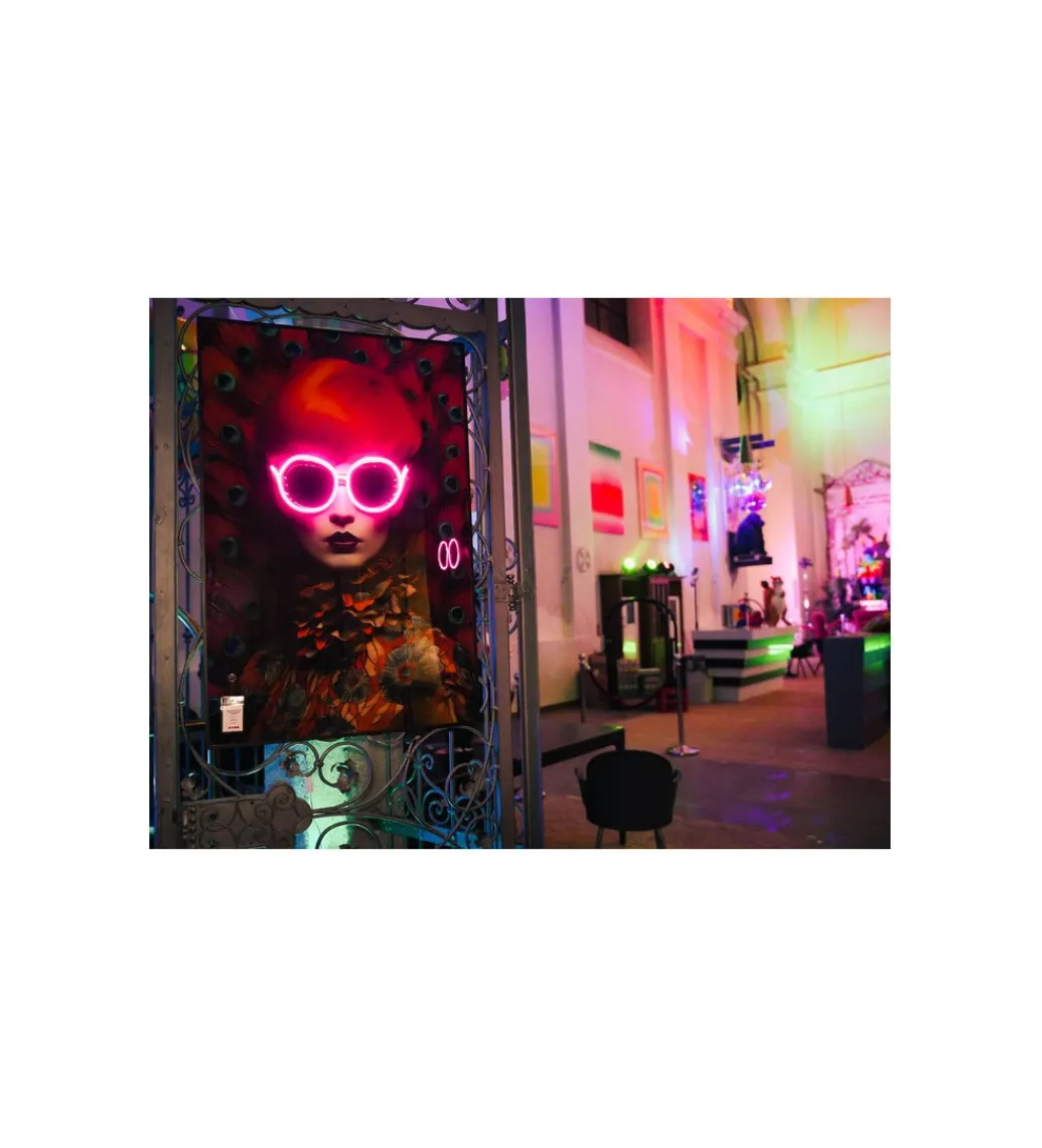 KDesign Obraz FANCY RED LADY LED 75 x 55 cm