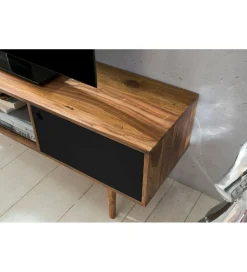 WOHNLING, GERMANY Stolik pod TV REPA 140 cm drewno sheesham czarny